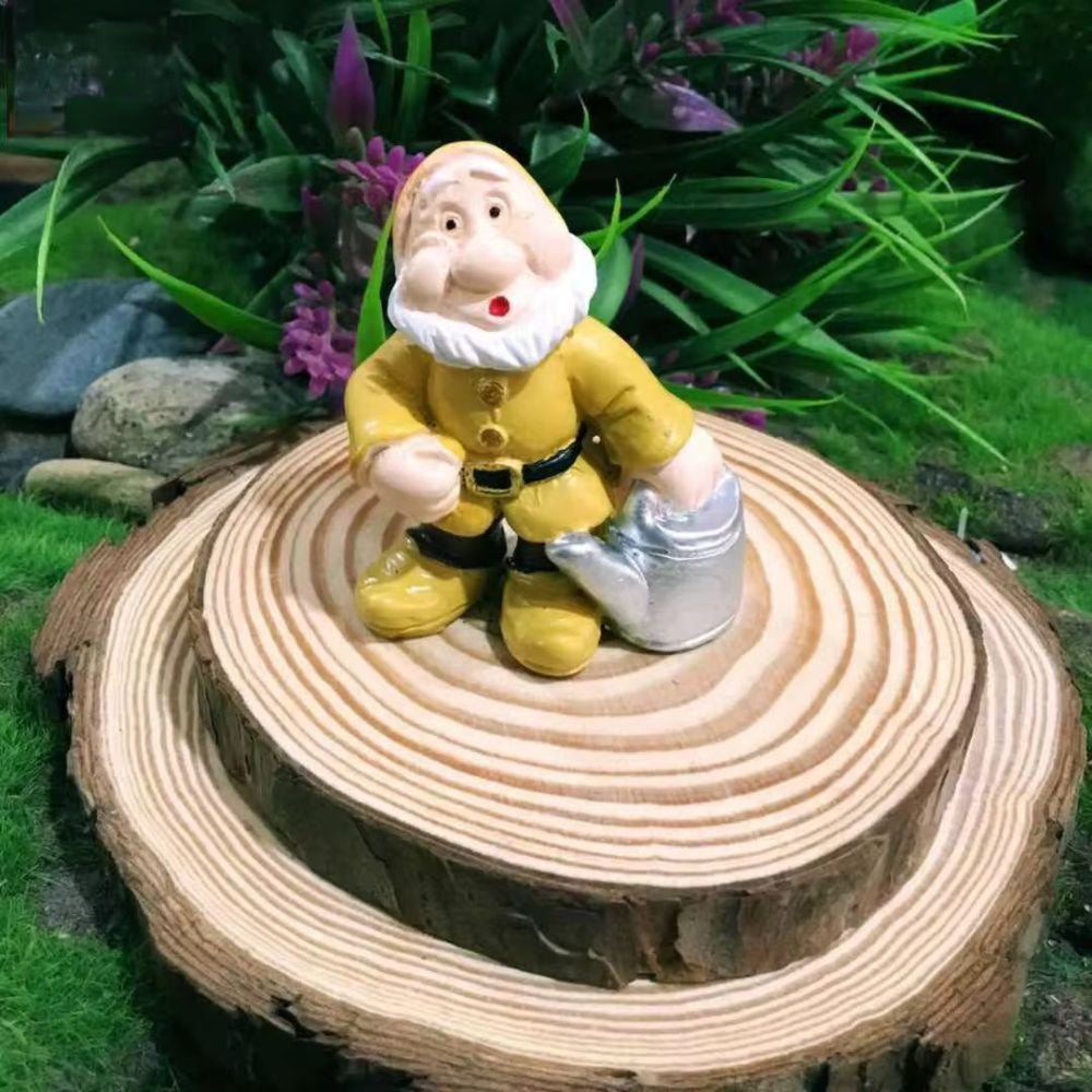 nain de jardin blanche neige avec arrosoir
