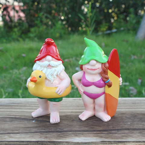 nain de jardin en maillot de bain 