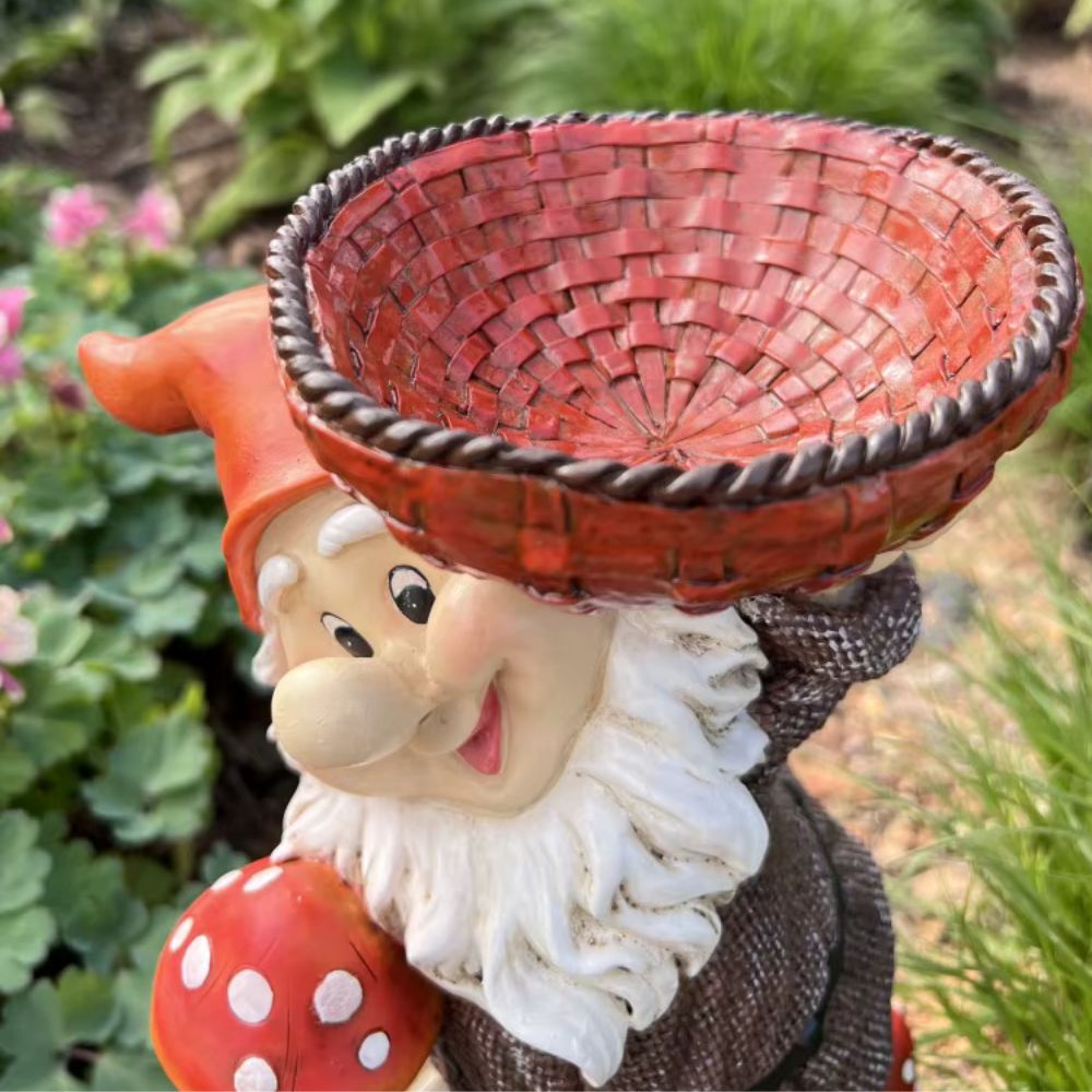 le pot de fleur du nain de jardin géant
