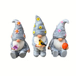 ensemble de 3 nain de jardin de couleur gris sur fond blanc