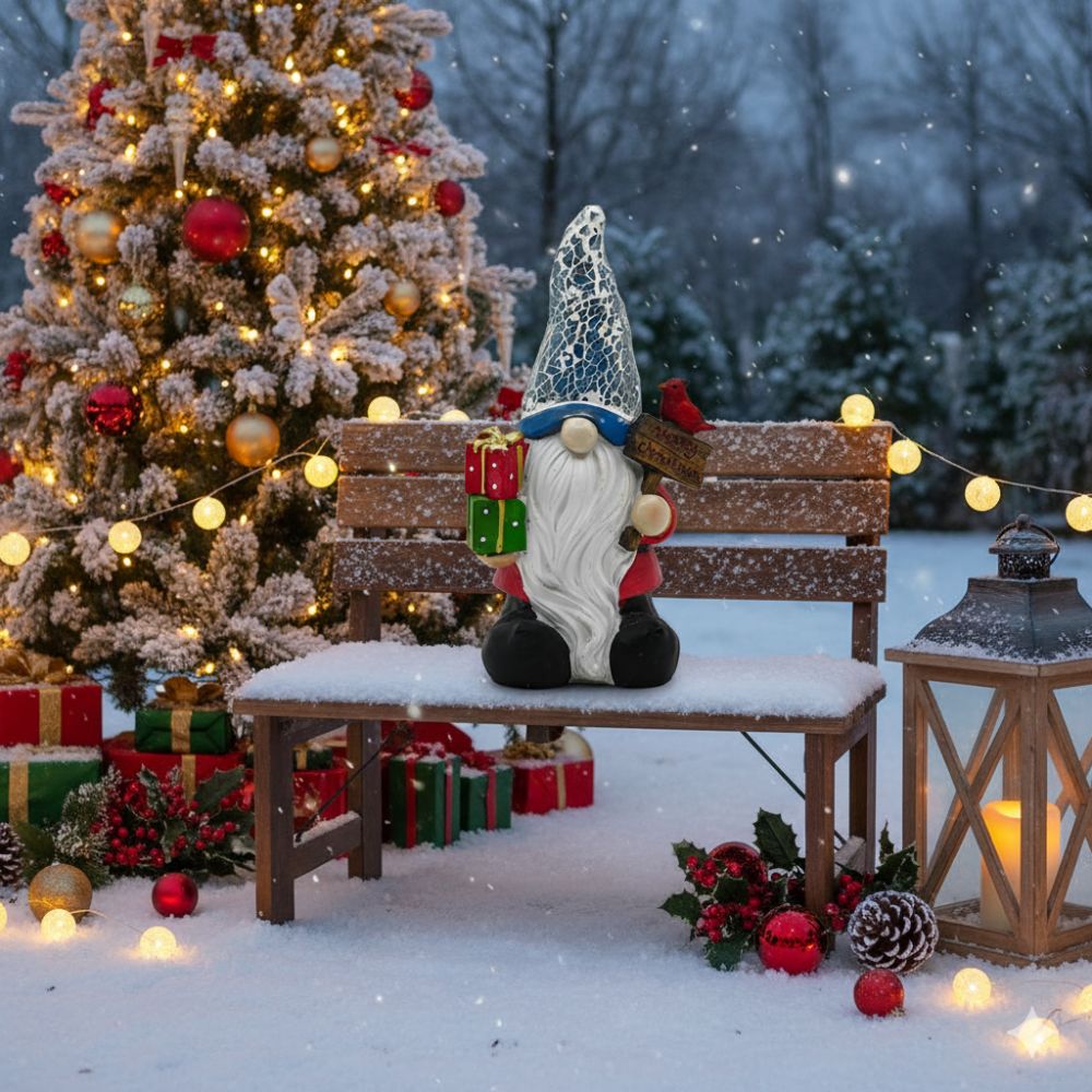gnome de noël extérieur avec chapeau bleu