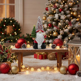 gnome de noël extérieur avec chapeau rouge
