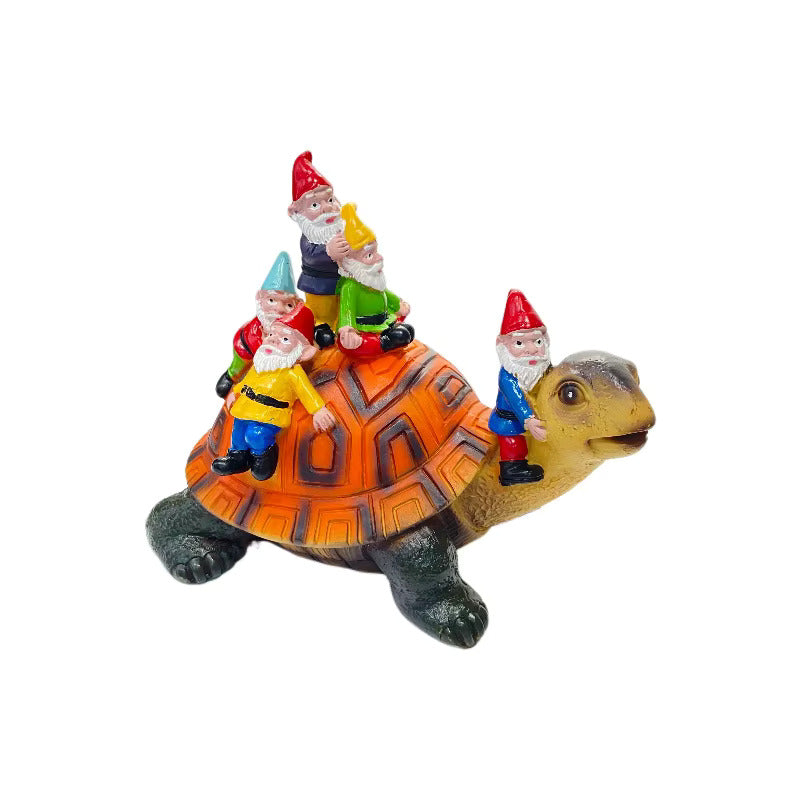 nain de jardin avec une tortue fond blanc